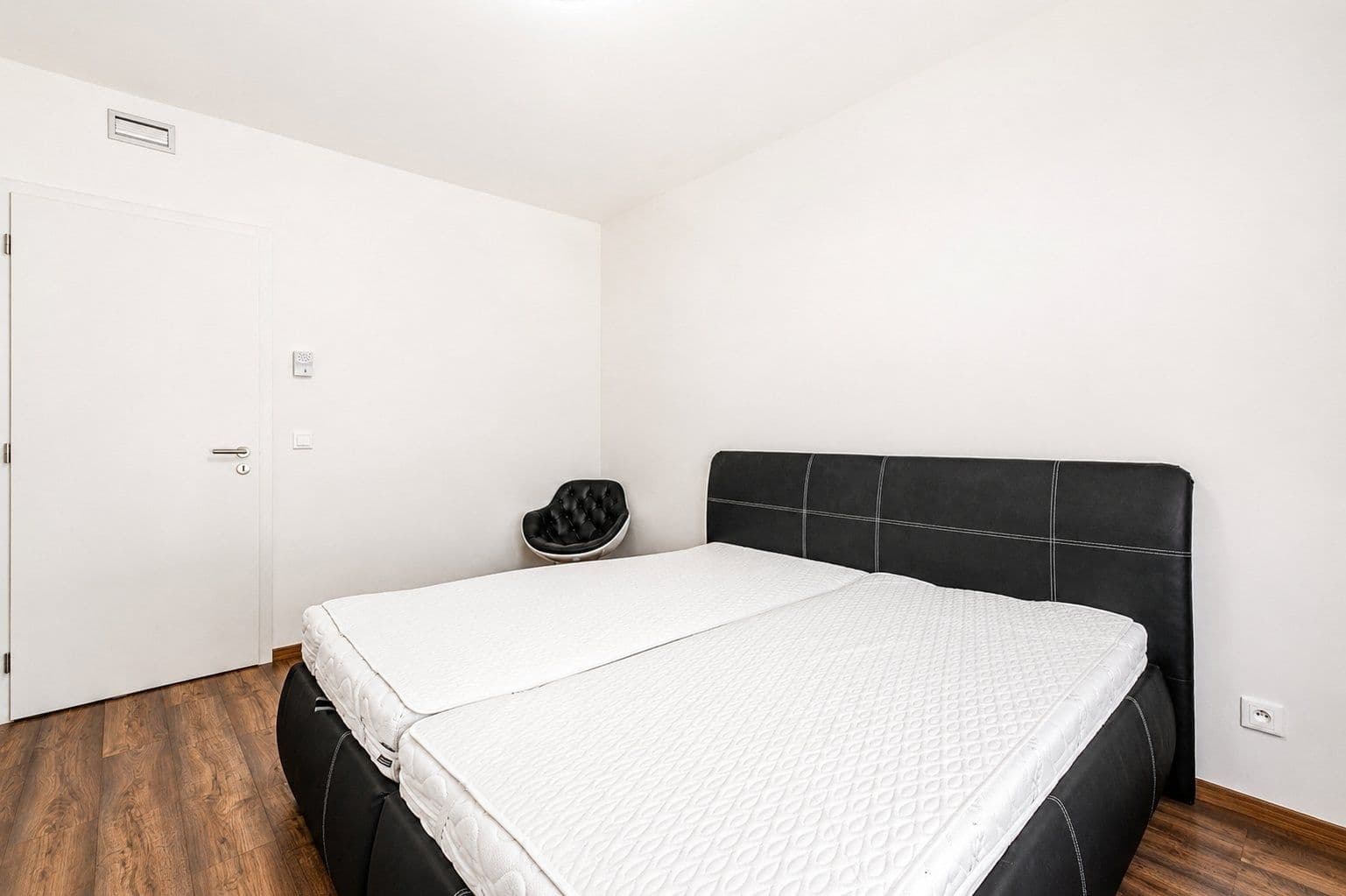 Prenájom bytu 2-izbový 56 m², U plynárny, Praha, Praha Prenájom bytu 2-izbový 56 m², U plynárny, Praha, Praha