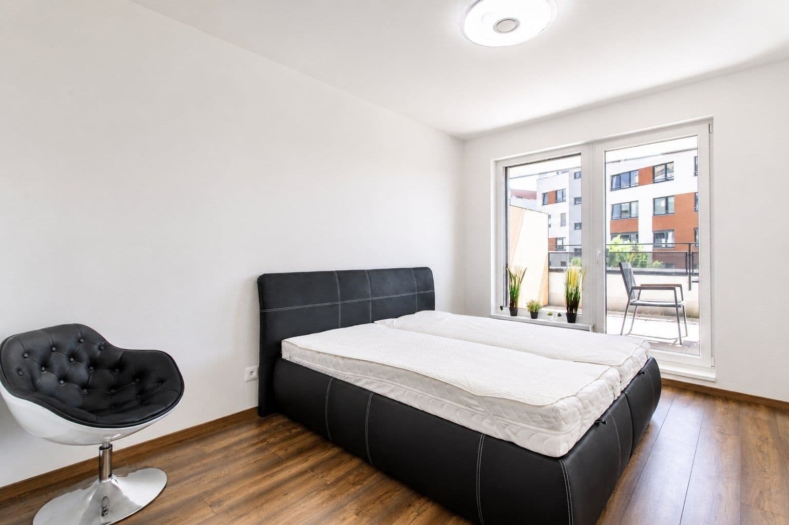 Prenájom bytu 2-izbový 56 m², U plynárny, Praha, Praha Prenájom bytu 2-izbový 56 m², U plynárny, Praha, Praha