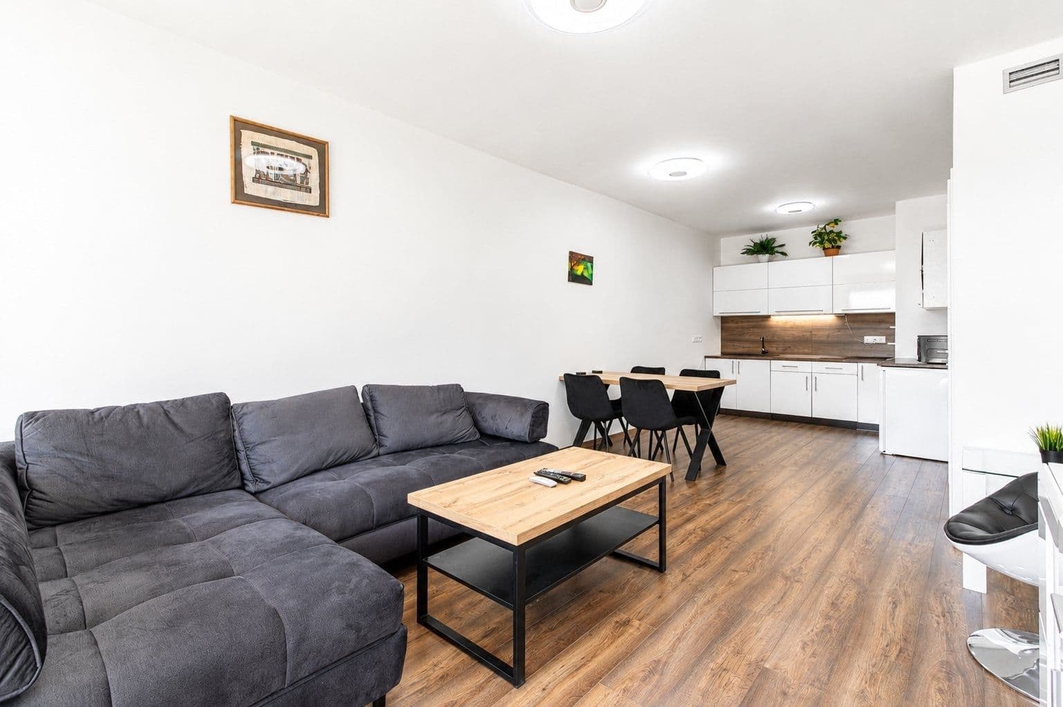 Prenájom bytu 2-izbový 56 m², U plynárny, Praha, Praha Prenájom bytu 2-izbový 56 m², U plynárny, Praha, Praha