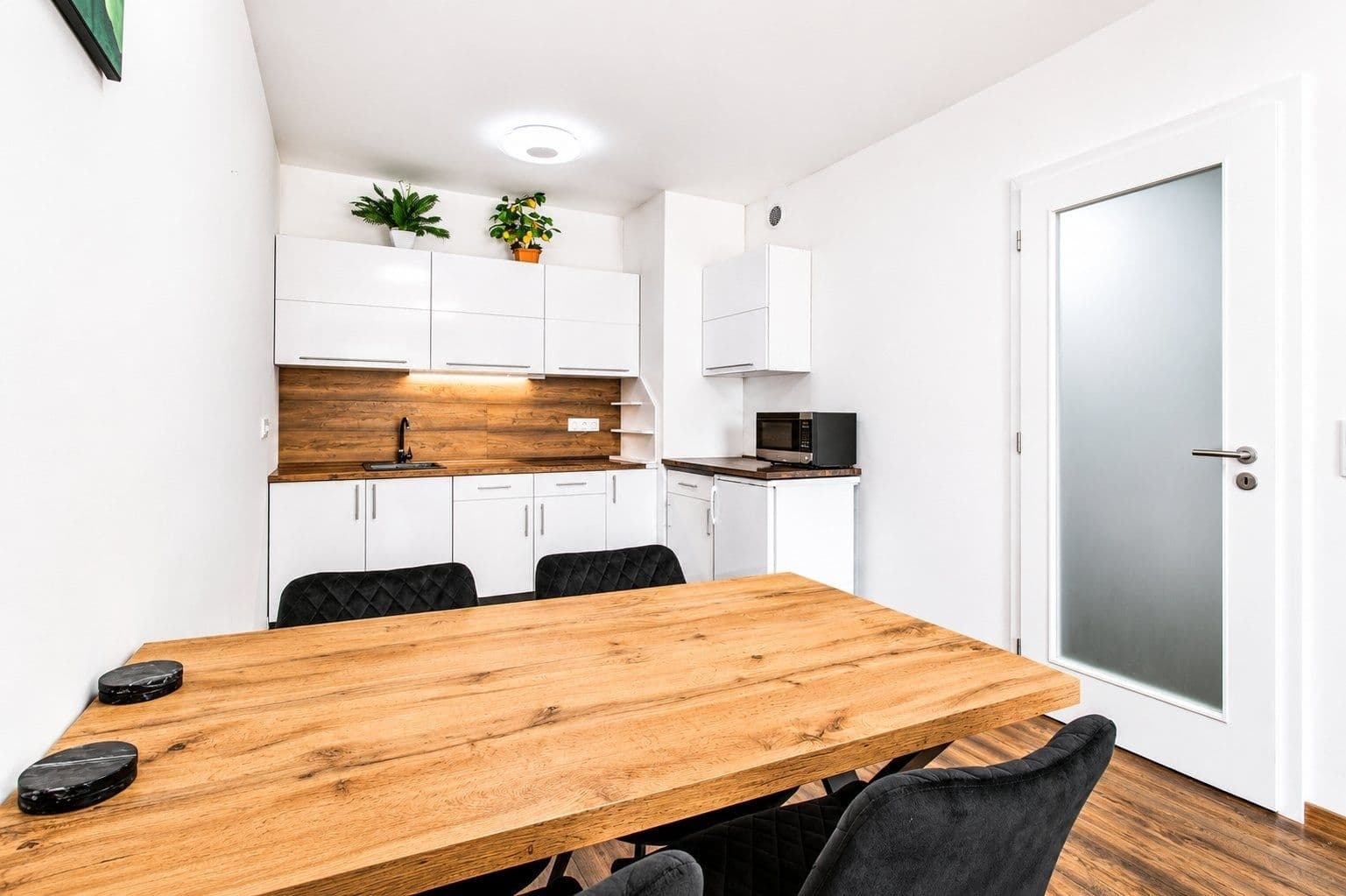 Prenájom bytu 2-izbový 56 m², U plynárny, Praha, Praha Prenájom bytu 2-izbový 56 m², U plynárny, Praha, Praha