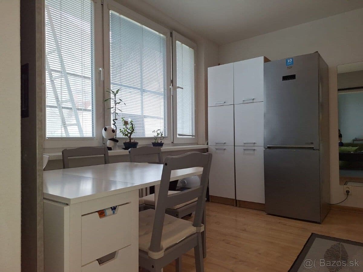 Prenájom bytu 2-izbový 48 m², Jedľová, Zvolen, Banskobystrický kraj Prenájom bytu 2-izbový 48 m², Jedľová, Zvolen, Banskobystrický kraj