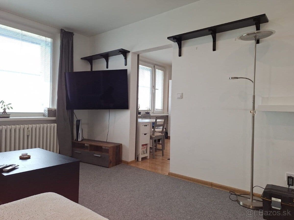 Prenájom bytu 2-izbový 48 m², Jedľová, Zvolen, Banskobystrický kraj Prenájom bytu 2-izbový 48 m², Jedľová, Zvolen, Banskobystrický kraj