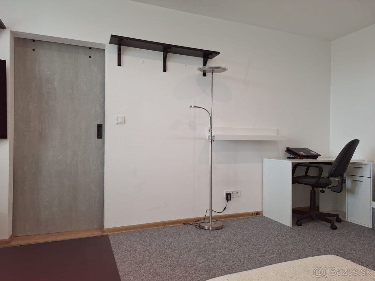 Prenájom bytu 2-izbový 48 m², Jedľová, Zvolen, Banskobystrický kraj Prenájom bytu 2-izbový 48 m², Jedľová, Zvolen, Banskobystrický kraj
