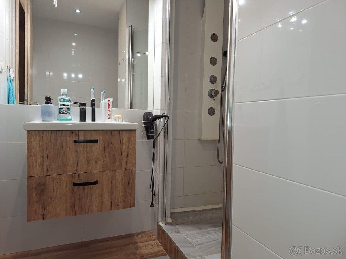 Prenájom bytu 2-izbový 48 m², Jedľová, Zvolen, Banskobystrický kraj Prenájom bytu 2-izbový 48 m², Jedľová, Zvolen, Banskobystrický kraj