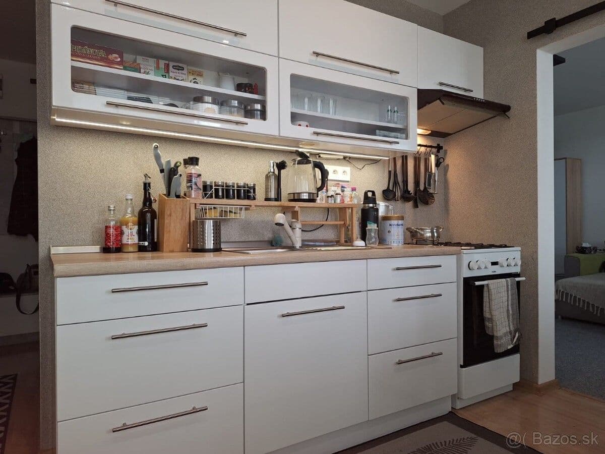 Prenájom bytu 2-izbový 48 m², Jedľová, Zvolen, Banskobystrický kraj Prenájom bytu 2-izbový 48 m², Jedľová, Zvolen, Banskobystrický kraj