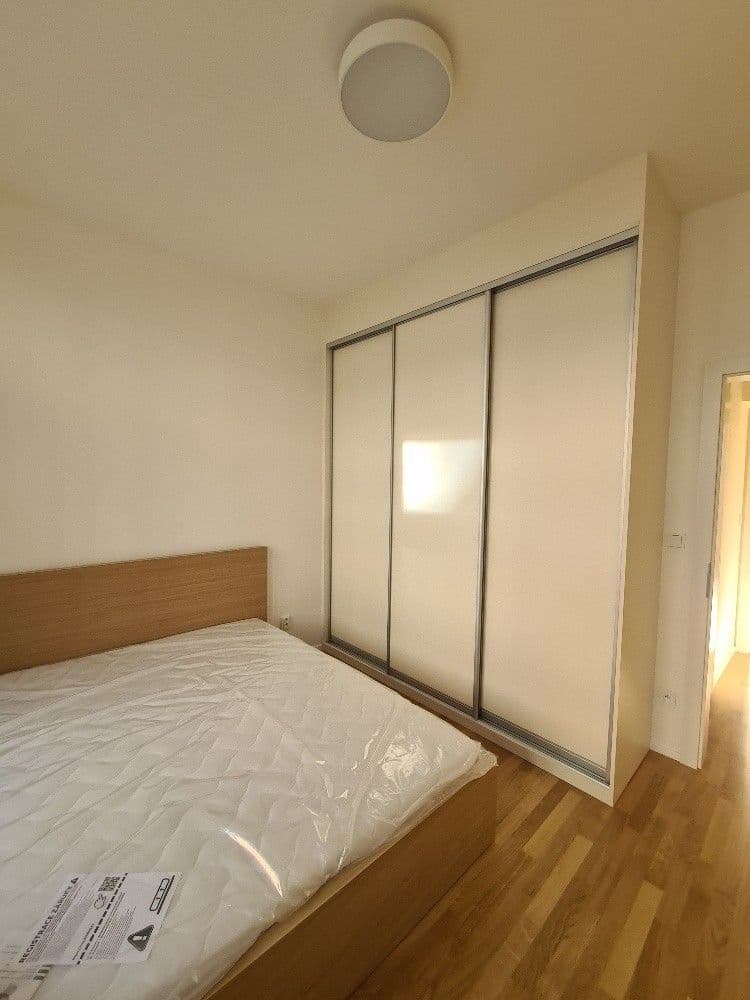 Prenájom bytu 2-izbový 46 m², Tusarova, Praha, Praha Prenájom bytu 2-izbový 46 m², Tusarova, Praha, Praha