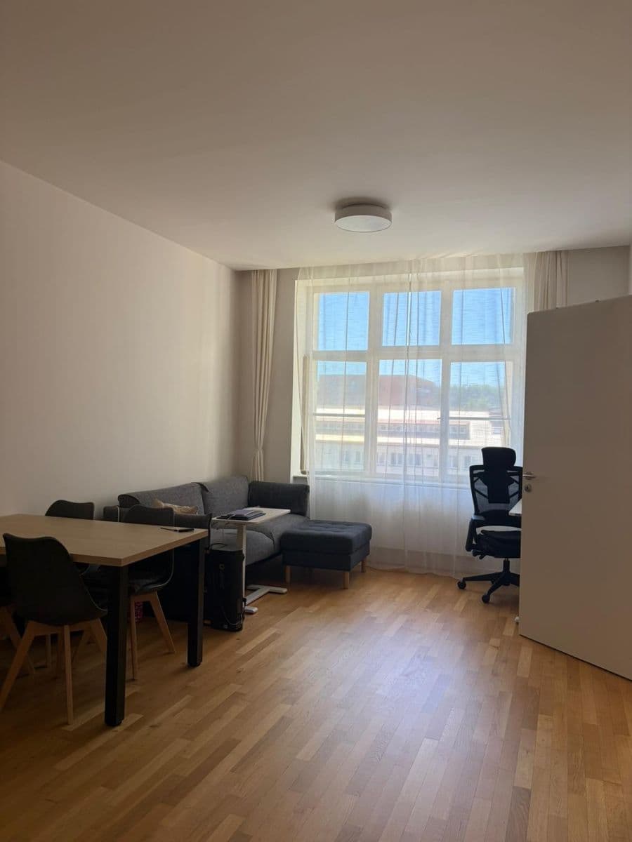 Prenájom bytu 2-izbový 46 m², Tusarova, Praha, Praha Prenájom bytu 2-izbový 46 m², Tusarova, Praha, Praha
