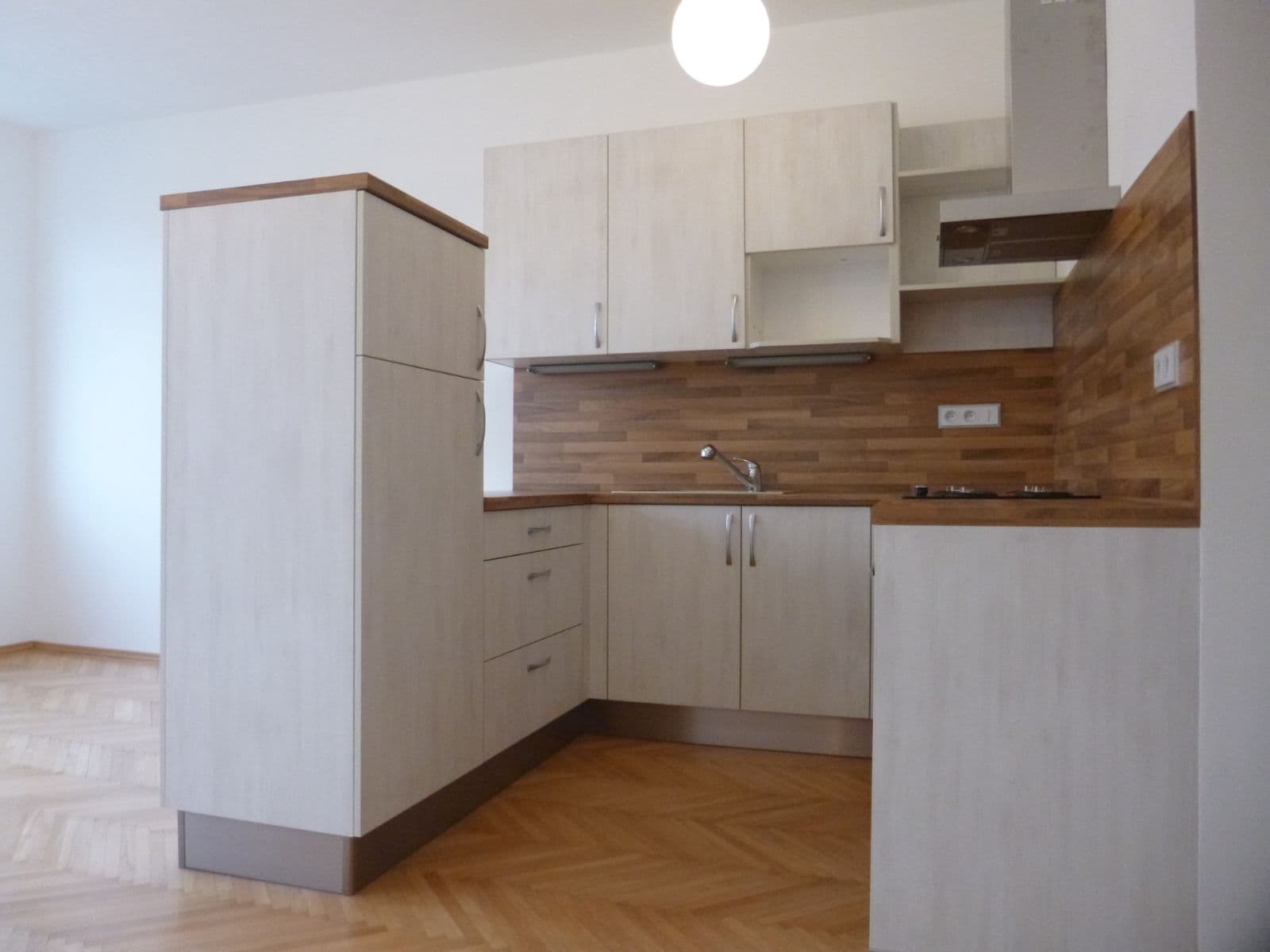 Prenájom bytu 2-izbový 60 m², Bělohorská, Praha, Praha Prenájom bytu 2-izbový 60 m², Bělohorská, Praha, Praha