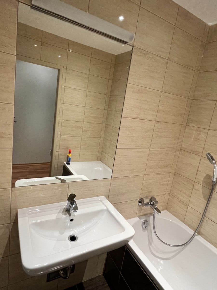 Prenájom bytu 2-izbový 60 m², Bělohorská, Praha, Praha Prenájom bytu 2-izbový 60 m², Bělohorská, Praha, Praha