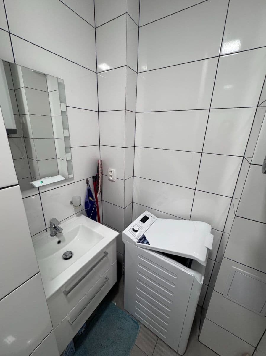 Prenájom bytu 2-izbový 40 m², V Pastvinách, Liberec, Liberecký kraj Prenájom bytu 2-izbový 40 m², V Pastvinách, Liberec, Liberecký kraj