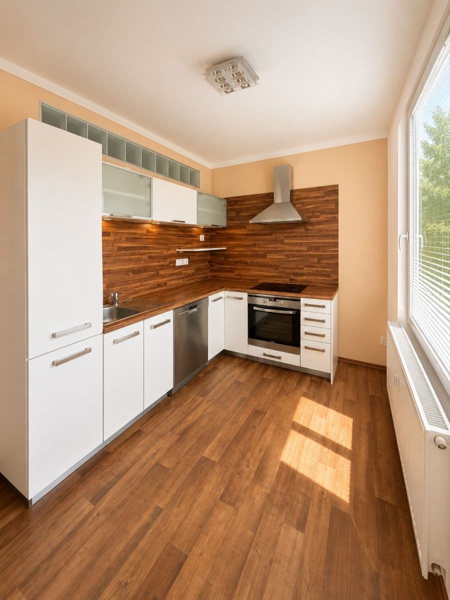 Prenájom bytu 3-izbový 70 m², Zvonařova, Lovosice, Ústecký kraj Prenájom bytu 3-izbový 70 m², Zvonařova, Lovosice, Ústecký kraj