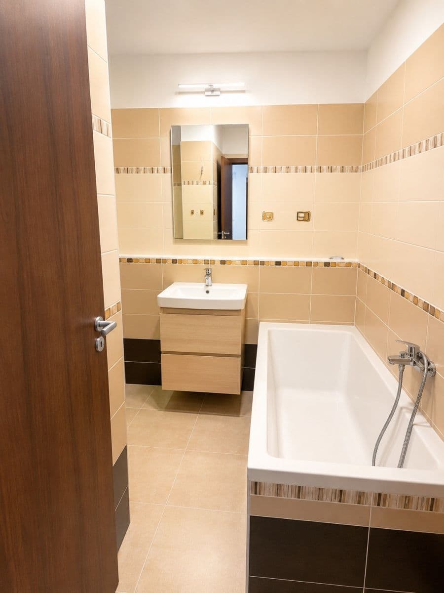Prenájom bytu 3-izbový 70 m², Zvonařova, Lovosice, Ústecký kraj Prenájom bytu 3-izbový 70 m², Zvonařova, Lovosice, Ústecký kraj