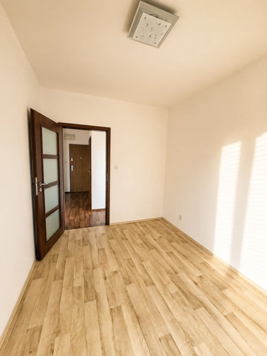 Prenájom bytu 3-izbový 70 m², Zvonařova, Lovosice, Ústecký kraj Prenájom bytu 3-izbový 70 m², Zvonařova, Lovosice, Ústecký kraj