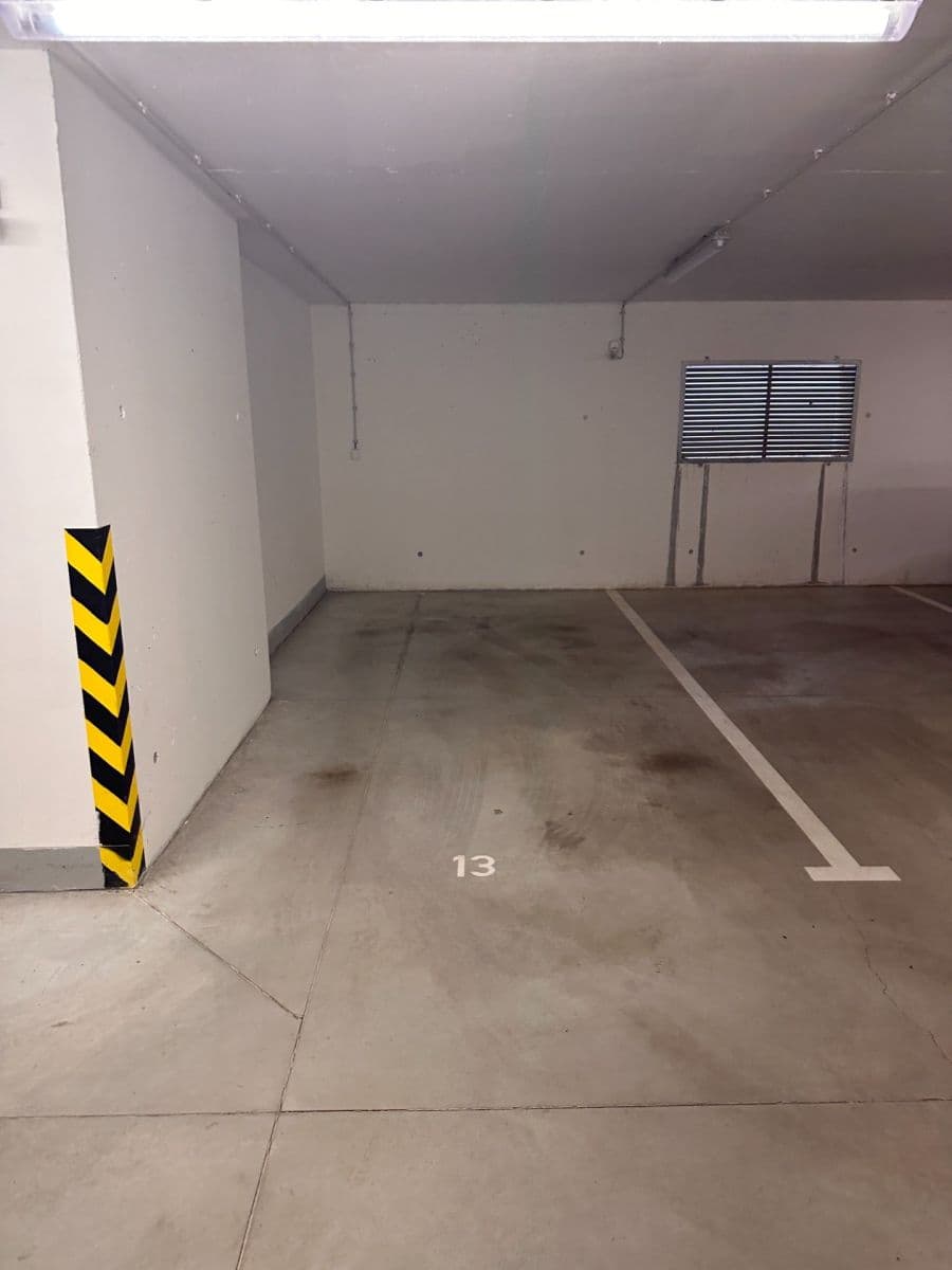 Prenájom garáže 12 m², Chudčická, Brno, Jihomoravský kraj Prenájom garáže 12 m², Chudčická, Brno, Jihomoravský kraj