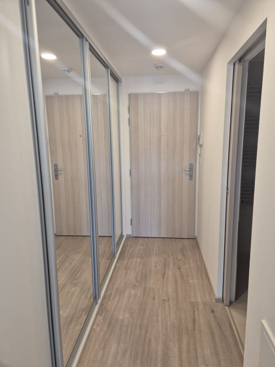 Prenájom bytu 1-izbový 32 m², Kurta Konráda, Praha, Praha Prenájom bytu 1-izbový 32 m², Kurta Konráda, Praha, Praha