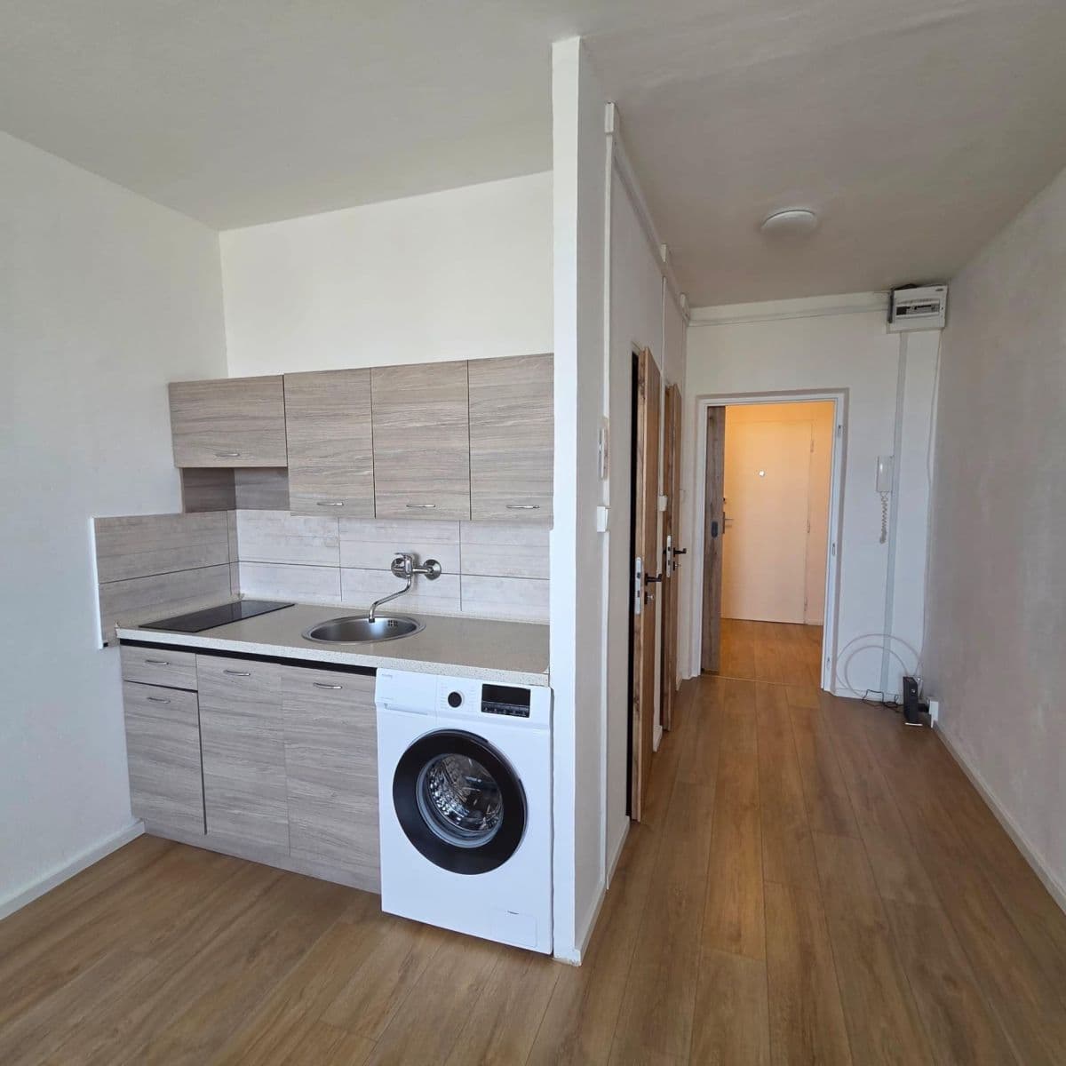 Prenájom bytu 1-izbový 28 m², Jabloňová, Praha, Praha Prenájom bytu 1-izbový 28 m², Jabloňová, Praha, Praha