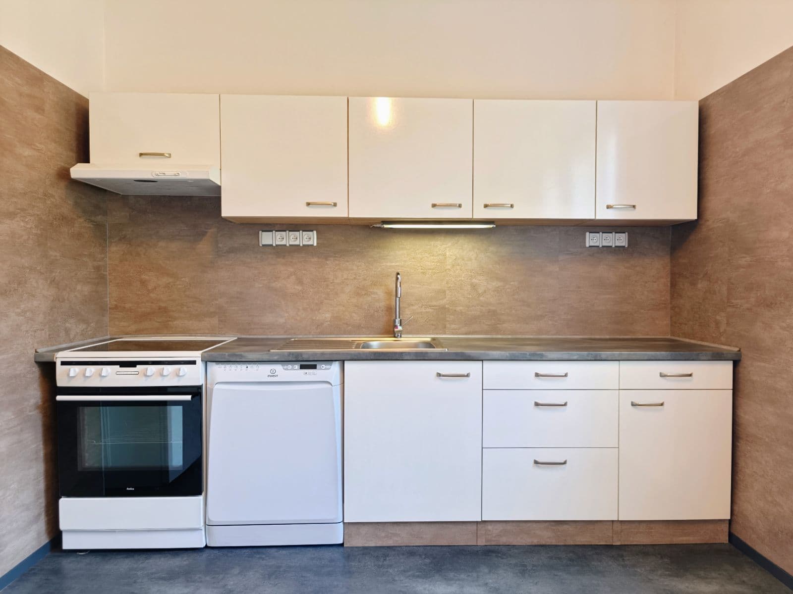 Prenájom bytu 2-izbový 57 m², U První baterie, Praha, Praha Prenájom bytu 2-izbový 57 m², U První baterie, Praha, Praha