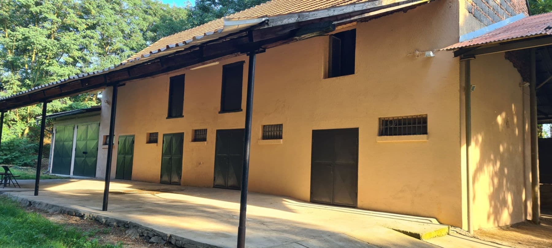 Predaj domu 1.500 m², pozemek 14.600 m², Velvary, Středočeský kraj Predaj domu 1.500 m², pozemek 14.600 m², Velvary, Středočeský kraj