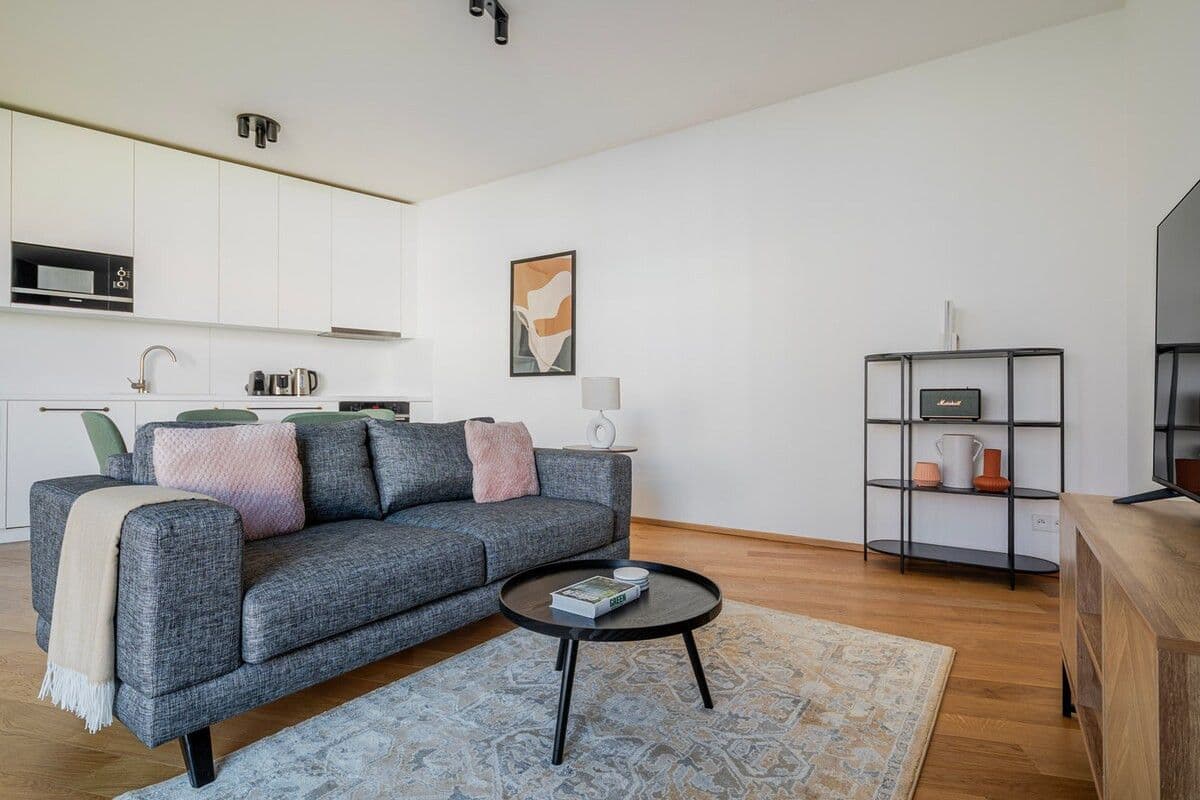 Prenájom bytu 56 m², Komunardů, Praha, Praha Prenájom bytu 56 m², Komunardů, Praha, Praha
