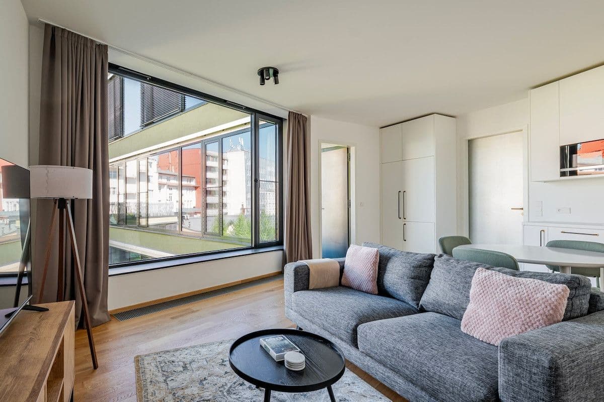 Prenájom bytu 56 m², Komunardů, Praha, Praha Prenájom bytu 56 m², Komunardů, Praha, Praha
