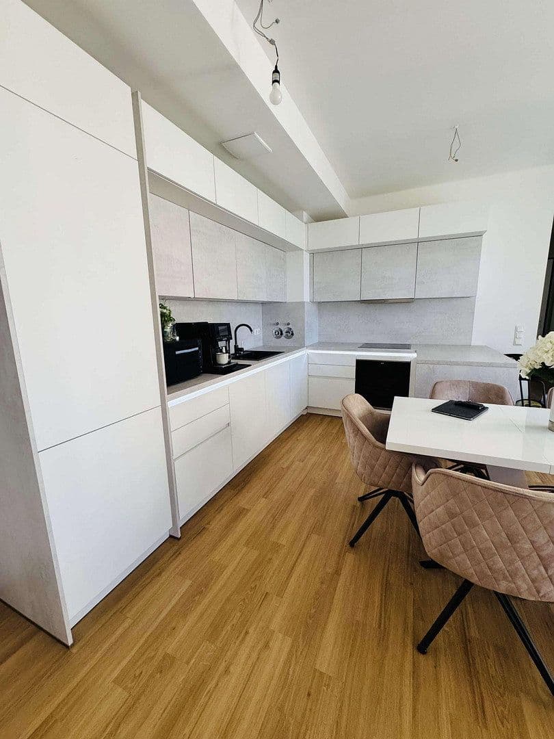 Prenájom bytu 4-izbový 95 m², Wendenschloßstraße 252, Berlin, Berlín Prenájom bytu 4-izbový 95 m², Wendenschloßstraße 252, Berlin, Berlín