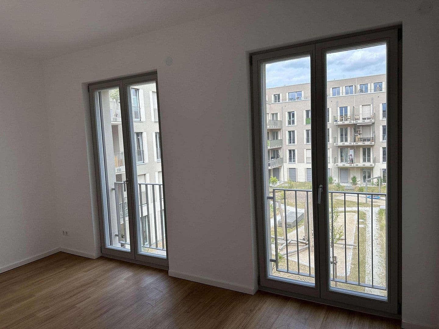 Prenájom bytu 4-izbový 95 m², Wendenschloßstraße 252, Berlin, Berlín Prenájom bytu 4-izbový 95 m², Wendenschloßstraße 252, Berlin, Berlín