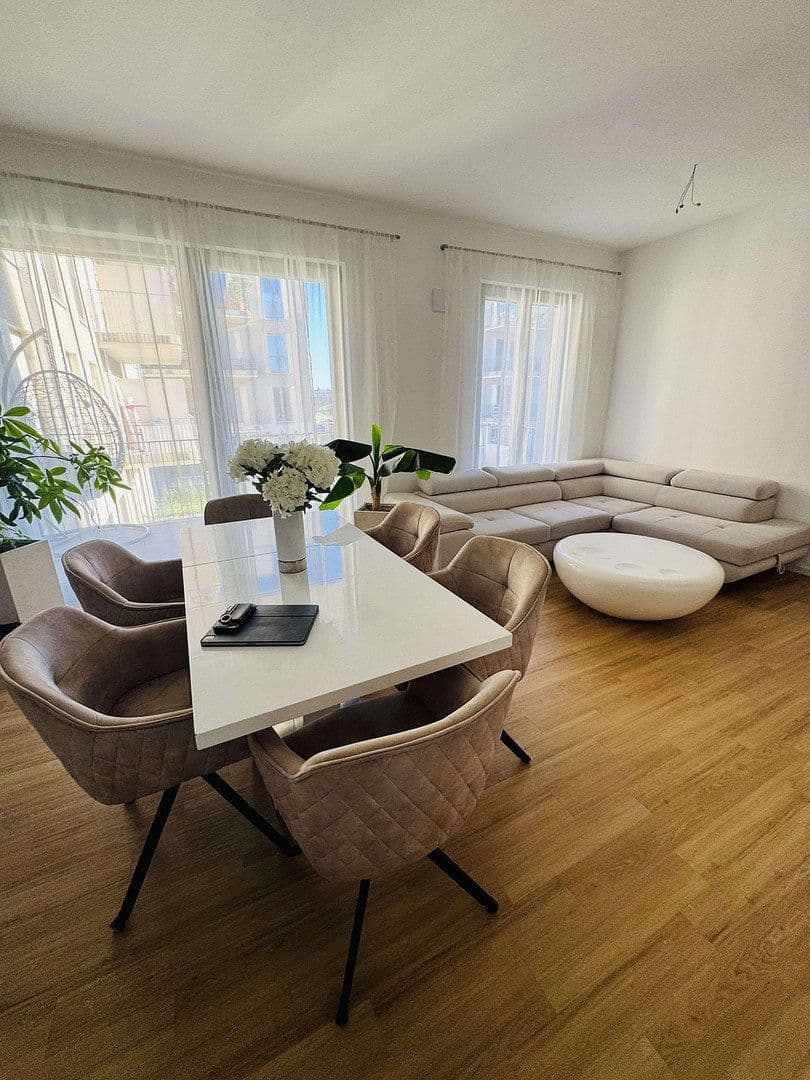 Prenájom bytu 4-izbový 95 m², Wendenschloßstraße 252, Berlin, Berlín Prenájom bytu 4-izbový 95 m², Wendenschloßstraße 252, Berlin, Berlín