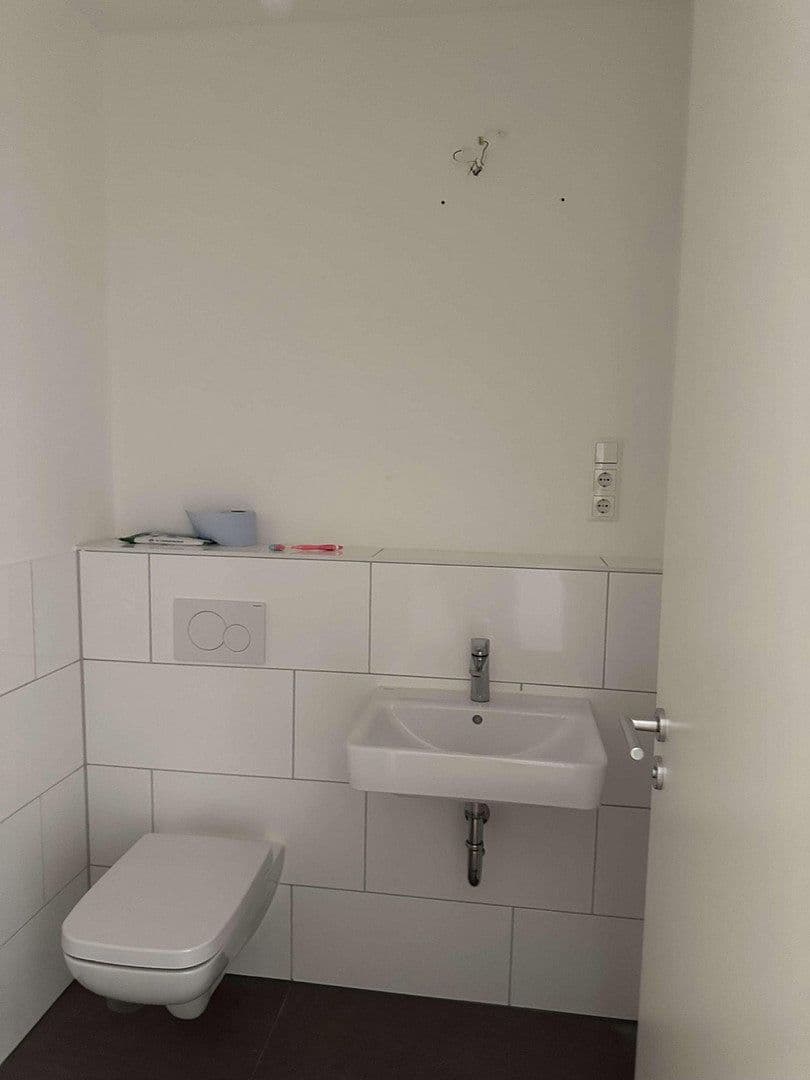 Prenájom bytu 4-izbový 95 m², Wendenschloßstraße 252, Berlin, Berlín Prenájom bytu 4-izbový 95 m², Wendenschloßstraße 252, Berlin, Berlín