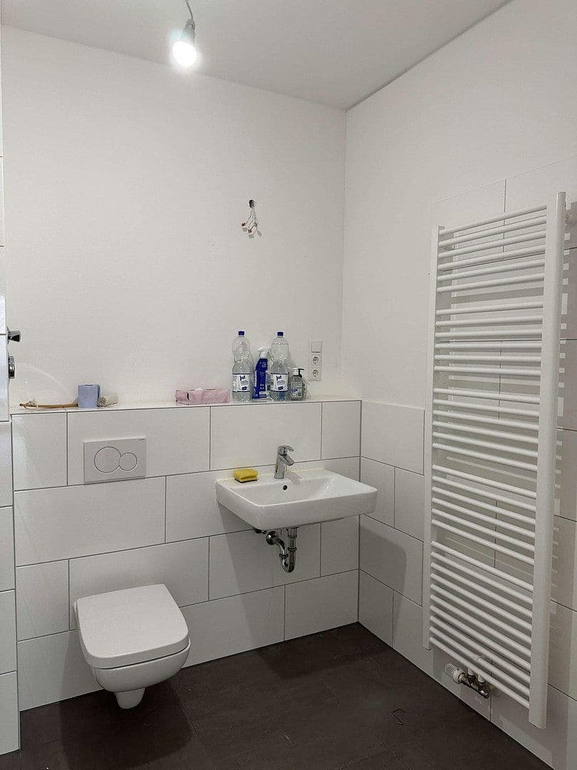 Prenájom bytu 4-izbový 95 m², Wendenschloßstraße 252, Berlin, Berlín Prenájom bytu 4-izbový 95 m², Wendenschloßstraße 252, Berlin, Berlín