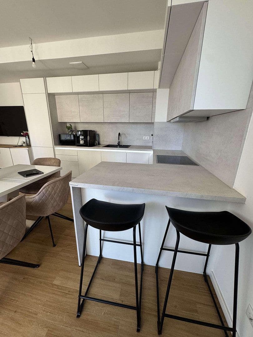 Prenájom bytu 4-izbový 95 m², Wendenschloßstraße 252, Berlin, Berlín Prenájom bytu 4-izbový 95 m², Wendenschloßstraße 252, Berlin, Berlín