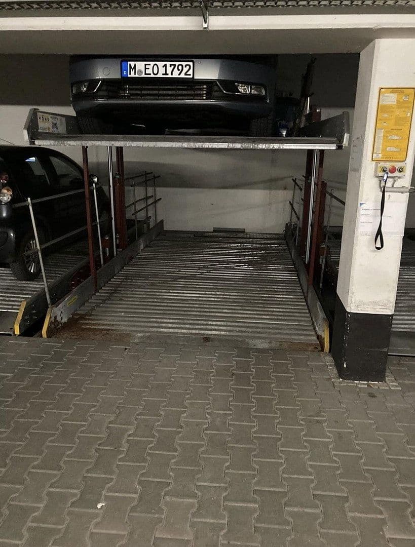 Predaj garáže, Gronsdorferstr 9T, Haar, Bavorsko Predaj garáže, Gronsdorferstr 9T, Haar, Bavorsko