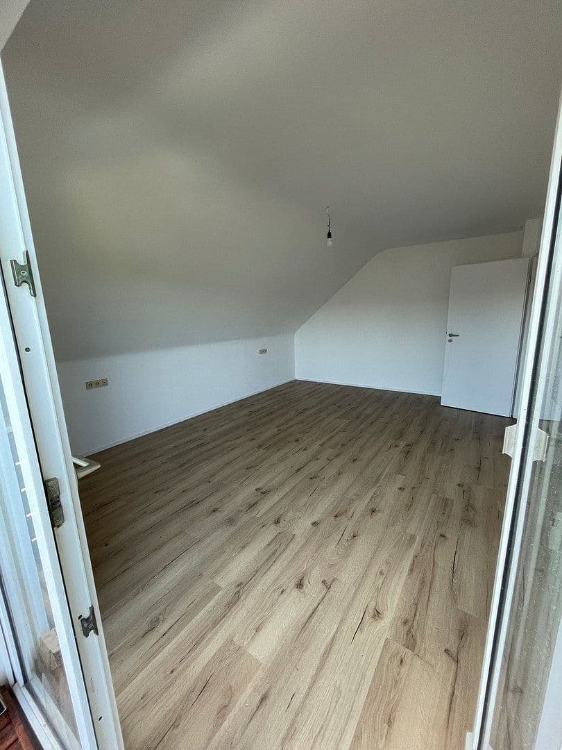 Prenájom bytu 2-izbový 75 m², Wiesweg 50, Eltville am Rhein, Hesensko Prenájom bytu 2-izbový 75 m², Wiesweg 50, Eltville am Rhein, Hesensko