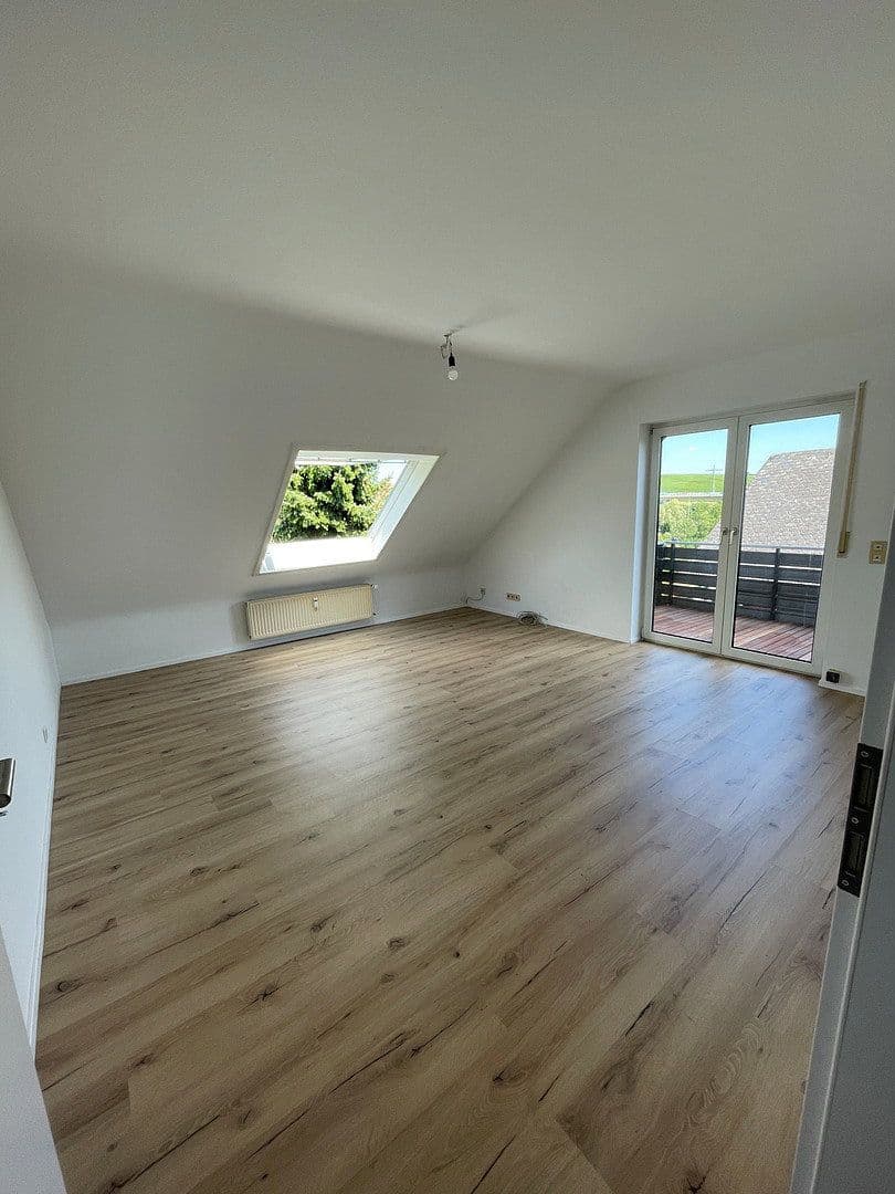 Prenájom bytu 2-izbový 75 m², Wiesweg 50, Eltville am Rhein, Hesensko Prenájom bytu 2-izbový 75 m², Wiesweg 50, Eltville am Rhein, Hesensko
