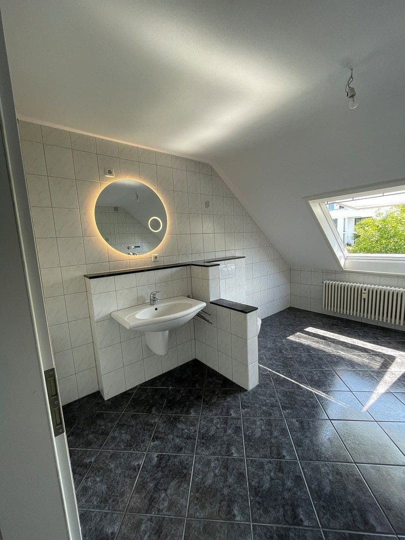 Prenájom bytu 2-izbový 75 m², Wiesweg 50, Eltville am Rhein, Hesensko Prenájom bytu 2-izbový 75 m², Wiesweg 50, Eltville am Rhein, Hesensko