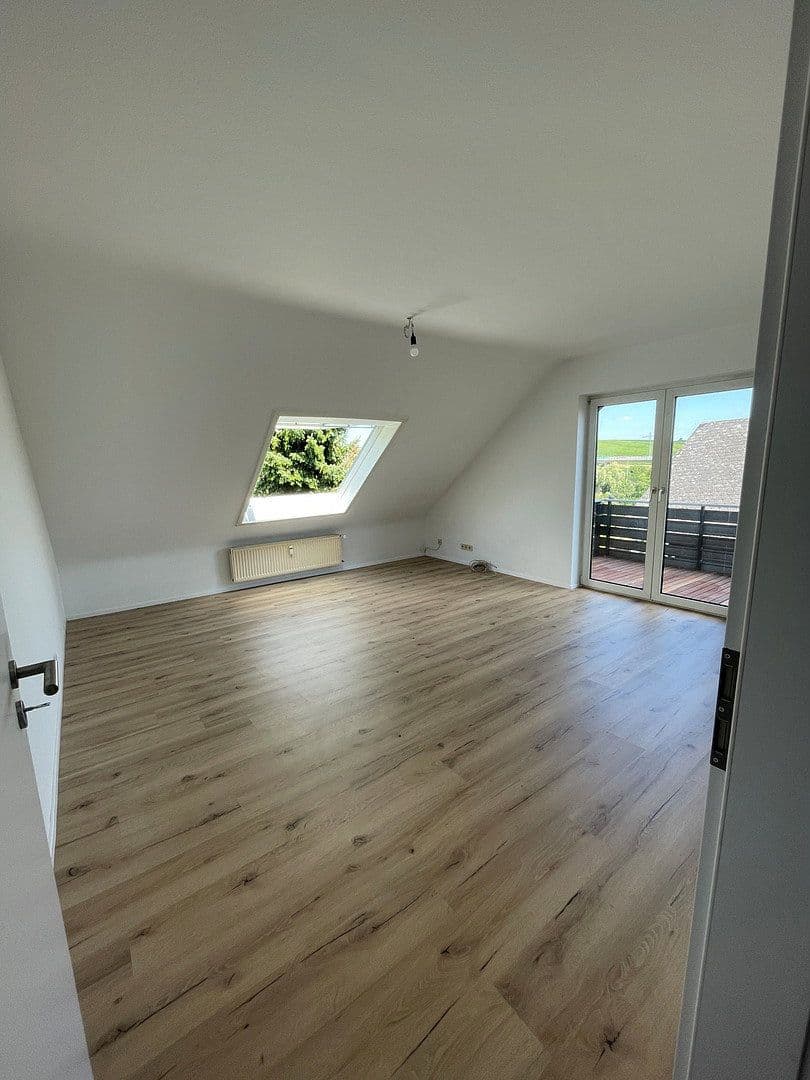 Prenájom bytu 2-izbový 75 m², Wiesweg 50, Eltville am Rhein, Hesensko Prenájom bytu 2-izbový 75 m², Wiesweg 50, Eltville am Rhein, Hesensko
