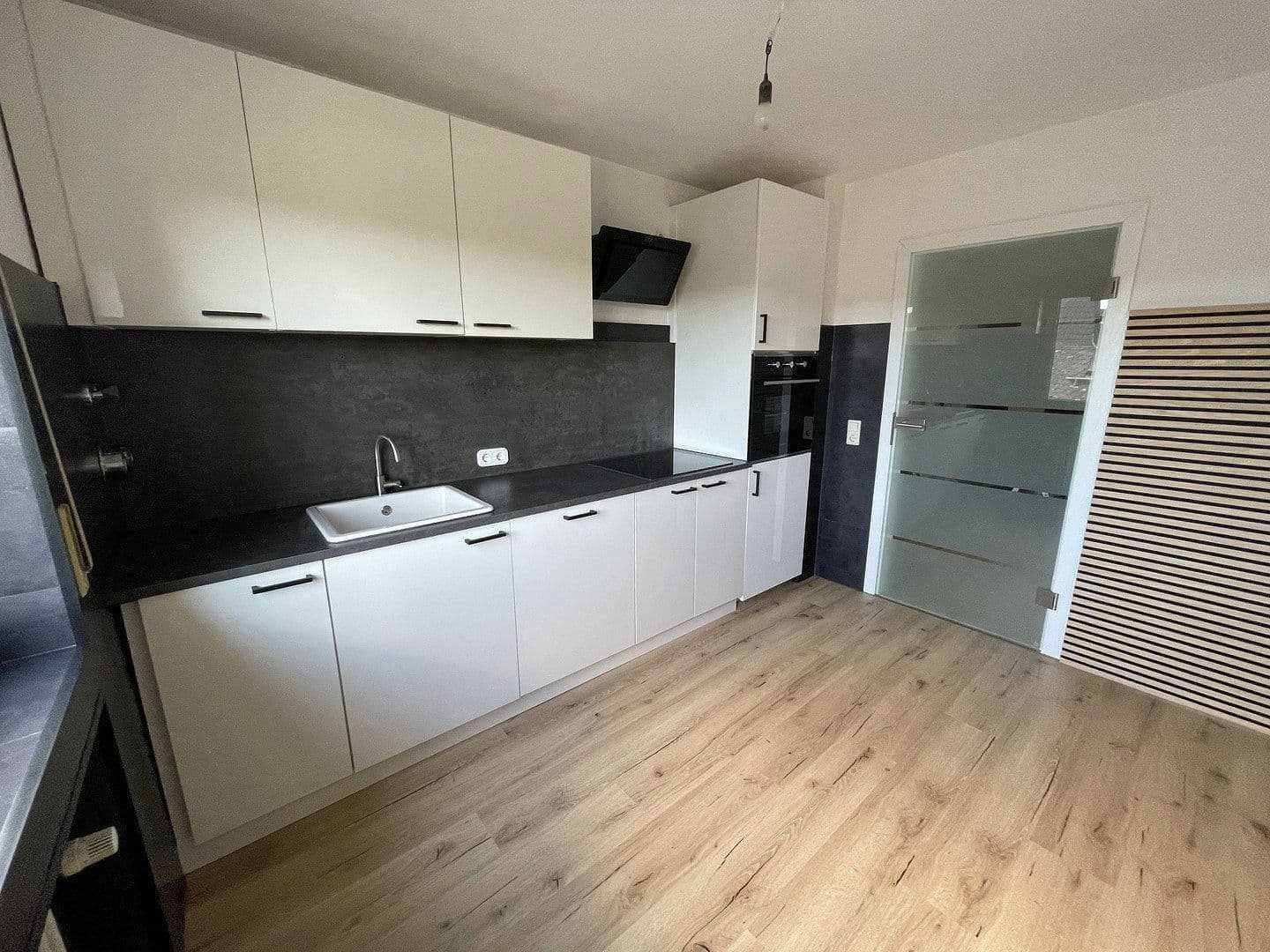 Prenájom bytu 2-izbový 75 m², Wiesweg 50, Eltville am Rhein, Hesensko Prenájom bytu 2-izbový 75 m², Wiesweg 50, Eltville am Rhein, Hesensko