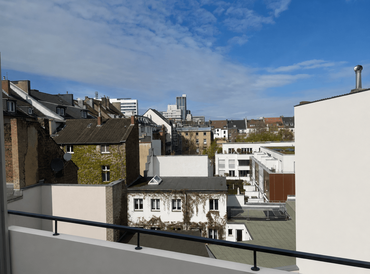 Prenájom bytu 2-izbový 45 m², Düsseldorf, Severné Porýnie - Westfálsko Prenájom bytu 2-izbový 45 m², Düsseldorf, Severné Porýnie - Westfálsko