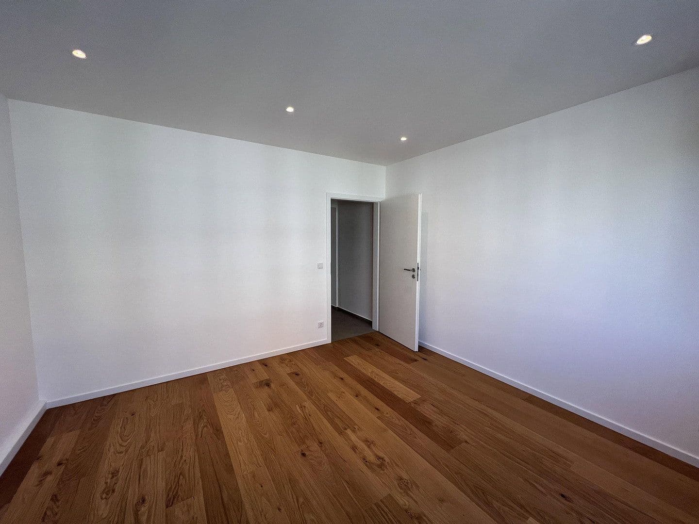 Prenájom bytu 2-izbový 45 m², Düsseldorf, Severné Porýnie - Westfálsko Prenájom bytu 2-izbový 45 m², Düsseldorf, Severné Porýnie - Westfálsko