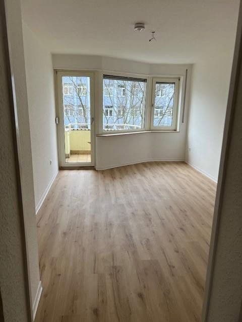 Prenájom bytu 2-izbový 57 m², Ludwigshafen, Porýnie-Falcko Prenájom bytu 2-izbový 57 m², Ludwigshafen, Porýnie-Falcko