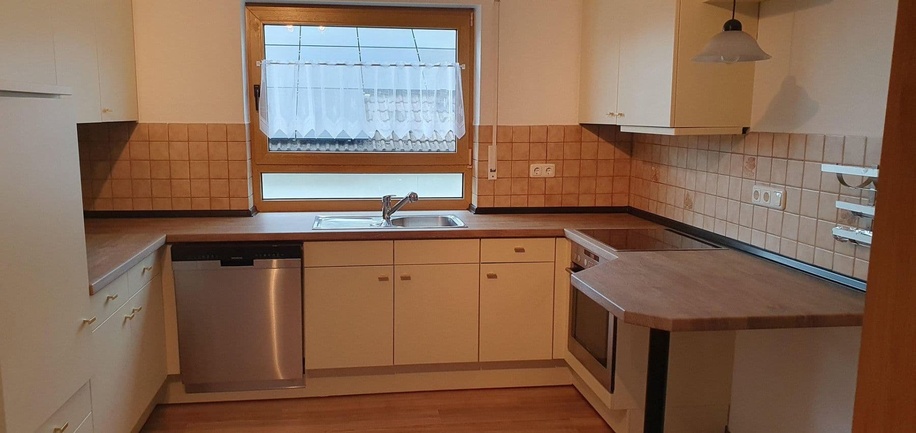 Prenájom bytu 4-izbový 145 m², Hirschaid, Bavorsko Prenájom bytu 4-izbový 145 m², Hirschaid, Bavorsko