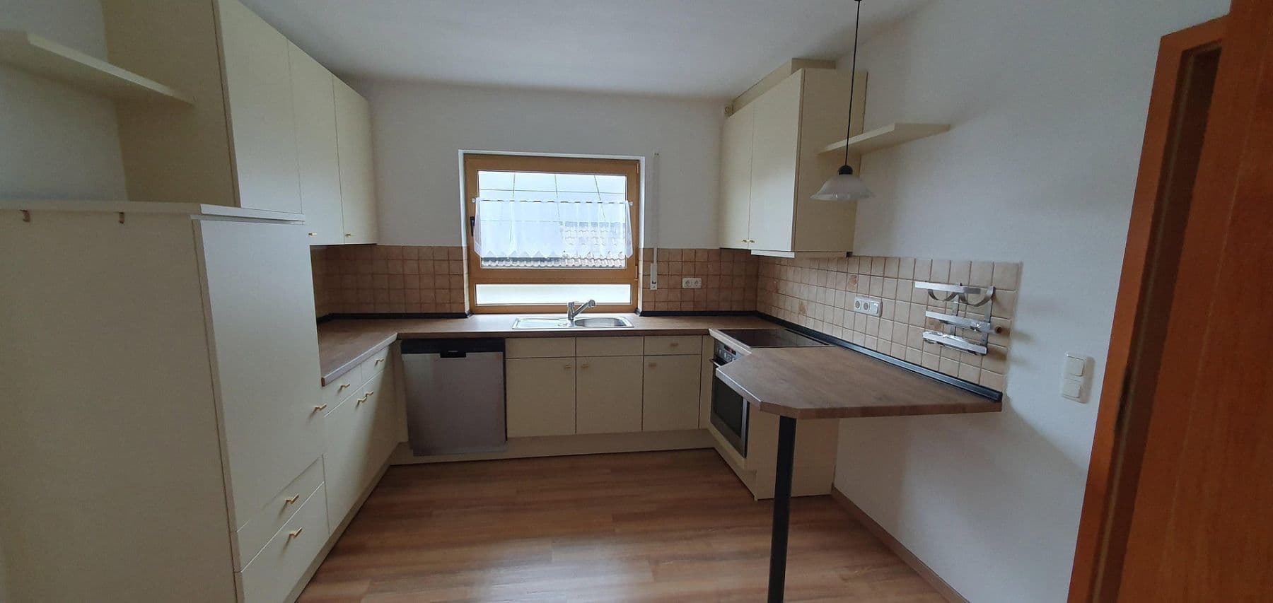 Prenájom bytu 4-izbový 145 m², Hirschaid, Bavorsko Prenájom bytu 4-izbový 145 m², Hirschaid, Bavorsko