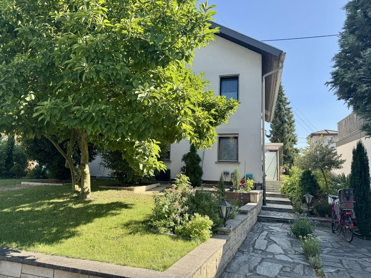 Predaj domu 297 m², pozemek 627 m², Graben-Neudorf, Bádensko-Wurttembersko Predaj domu 297 m², pozemek 627 m², Graben-Neudorf, Bádensko-Wurttembersko