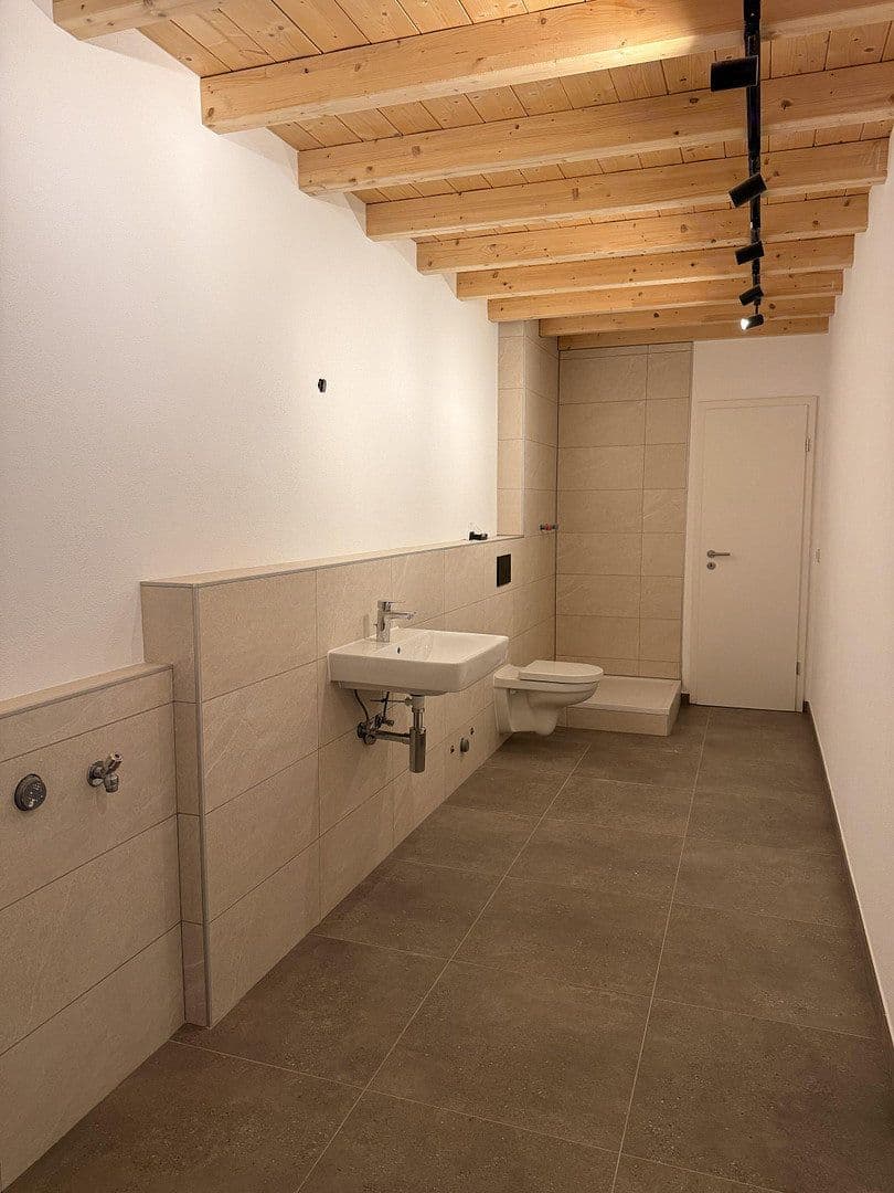 Prenájom nebytového priestoru 141 m², Asbach-Bäumenheim, Bavorsko Prenájom nebytového priestoru 141 m², Asbach-Bäumenheim, Bavorsko