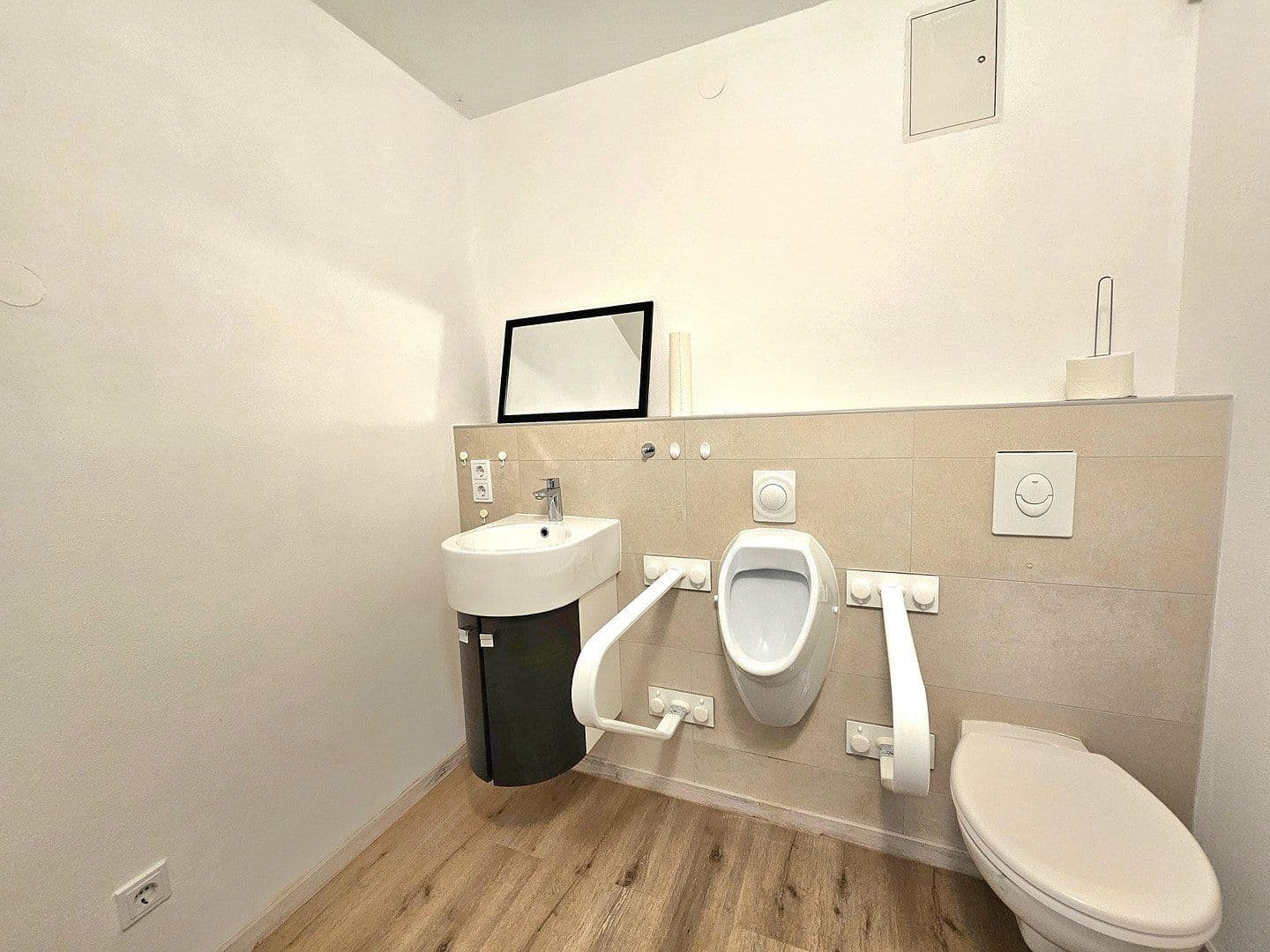Prenájom bytu 4-izbový 155 m², Feldstraße 3, Bad Soden-Salmünster, Hesensko Prenájom bytu 4-izbový 155 m², Feldstraße 3, Bad Soden-Salmünster, Hesensko