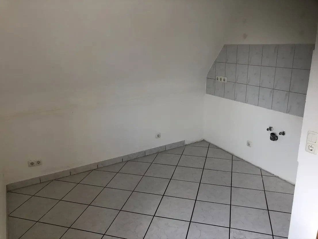 Prenájom bytu 5-izbový 102 m², Bergisch Gladbach, Severné Porýnie - Westfálsko Prenájom bytu 5-izbový 102 m², Bergisch Gladbach, Severné Porýnie - Westfálsko