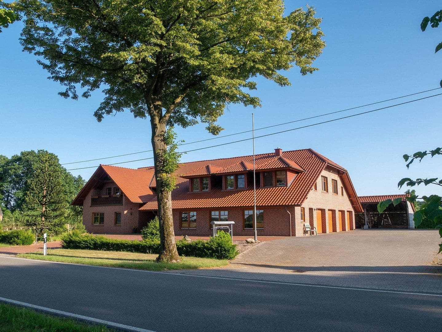 Predaj domu 487 m², pozemek 12.449 m², Niederlangen, Dolné Sasko Predaj domu 487 m², pozemek 12.449 m², Niederlangen, Dolné Sasko