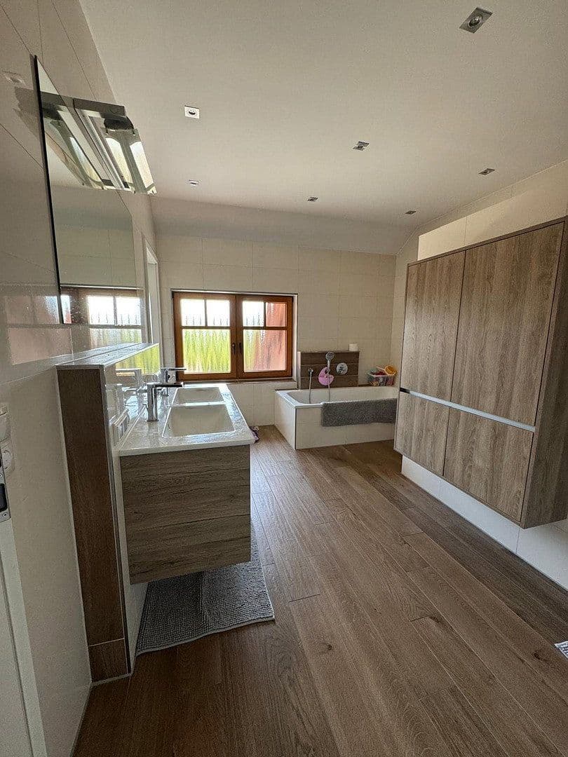 Predaj domu 487 m², pozemek 12.449 m², Niederlangen, Dolné Sasko Predaj domu 487 m², pozemek 12.449 m², Niederlangen, Dolné Sasko