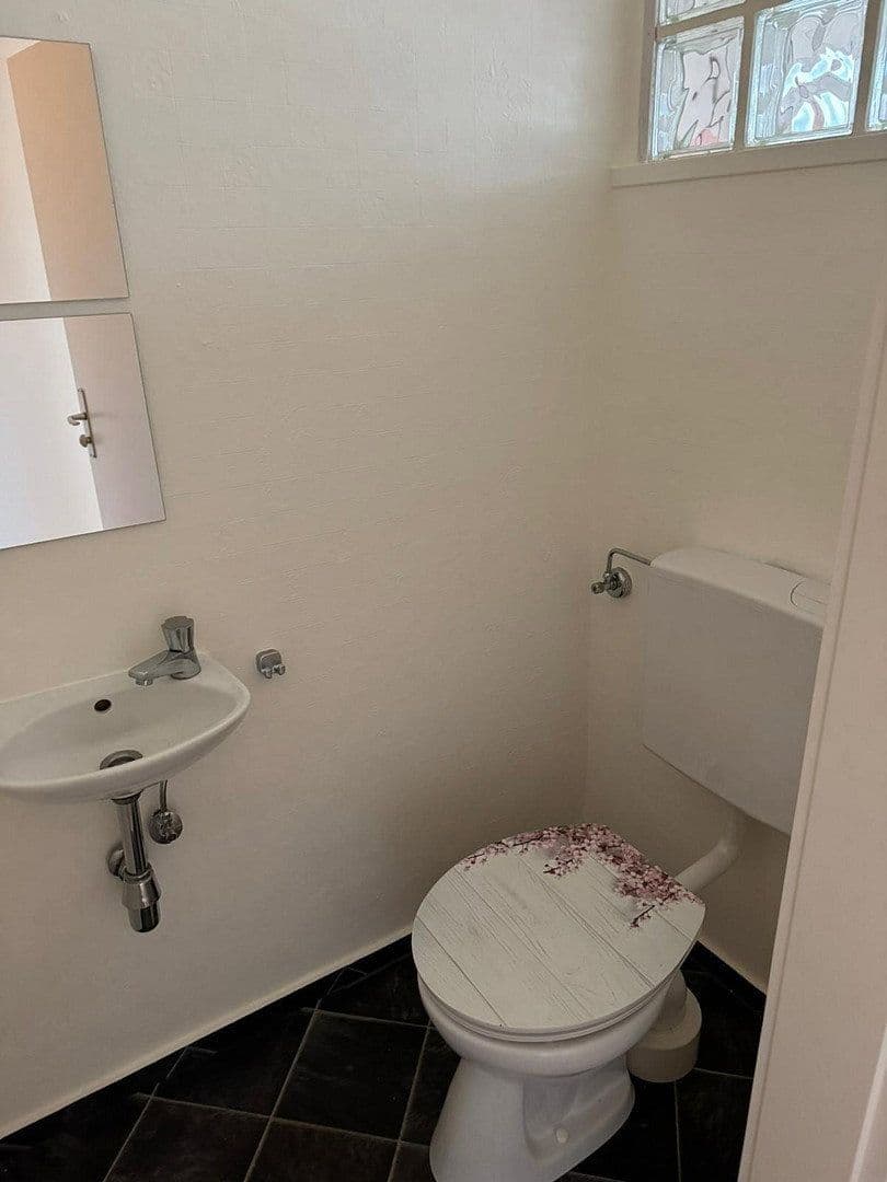 Prenájom bytu 2-izbový 62 m², Stuttgart, Bádensko-Wurttembersko Prenájom bytu 2-izbový 62 m², Stuttgart, Bádensko-Wurttembersko