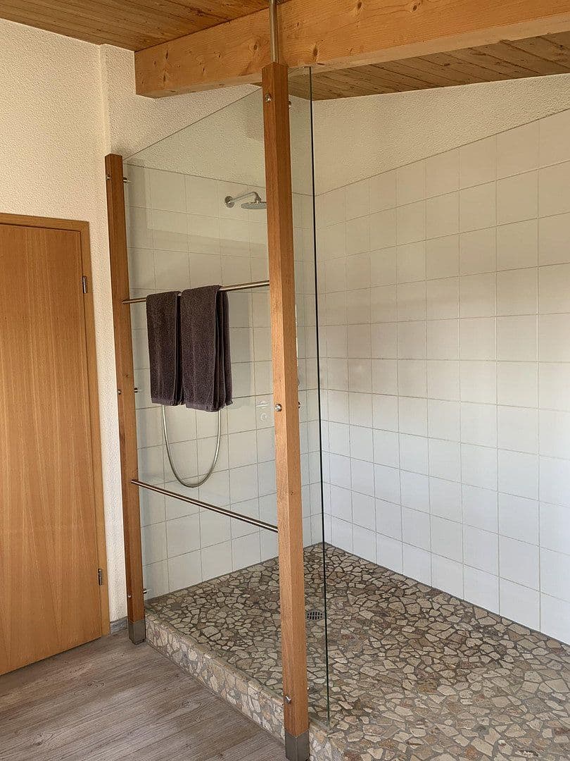 Predaj domu 225 m², pozemek 591 m², Tiefenbronn, Bádensko-Wurttembersko Predaj domu 225 m², pozemek 591 m², Tiefenbronn, Bádensko-Wurttembersko
