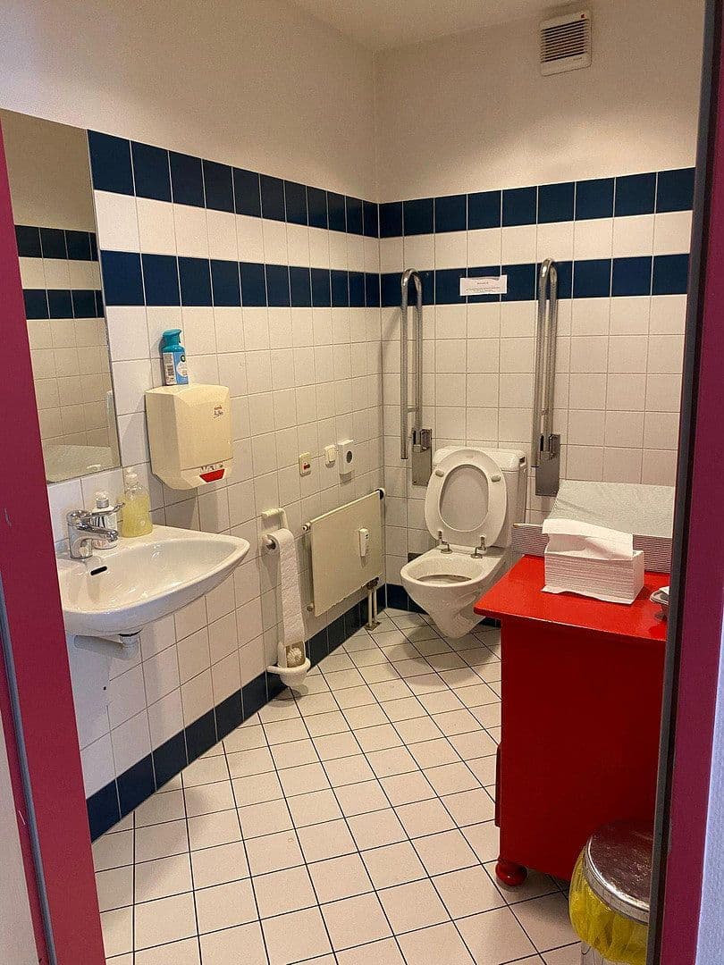 Prenájom kancelárie 305 m², Leonrodstr 69, München, Bavorsko Prenájom kancelárie 305 m², Leonrodstr 69, München, Bavorsko